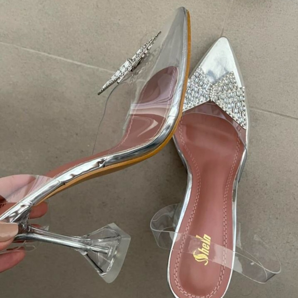 *DEAL* ~ Clear Pointed Toe Silver Rhinestone Bows Pyramid Stiletto Heels